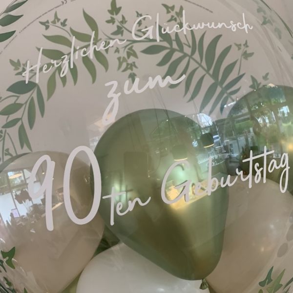 DecoBubble mit grünem Efeu personalisiert und gefüllt mit kleinen Latexballons als Geschenkballon zum Geburtstag
